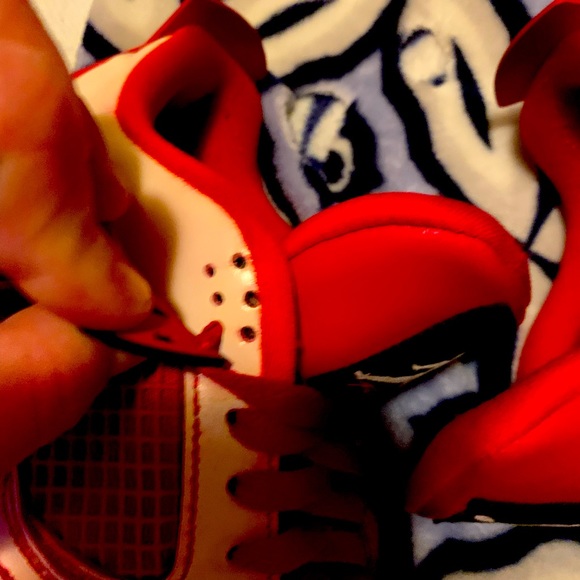 Fire red and summit white Jordan 4 size 10.5 - Picture 6 of 7